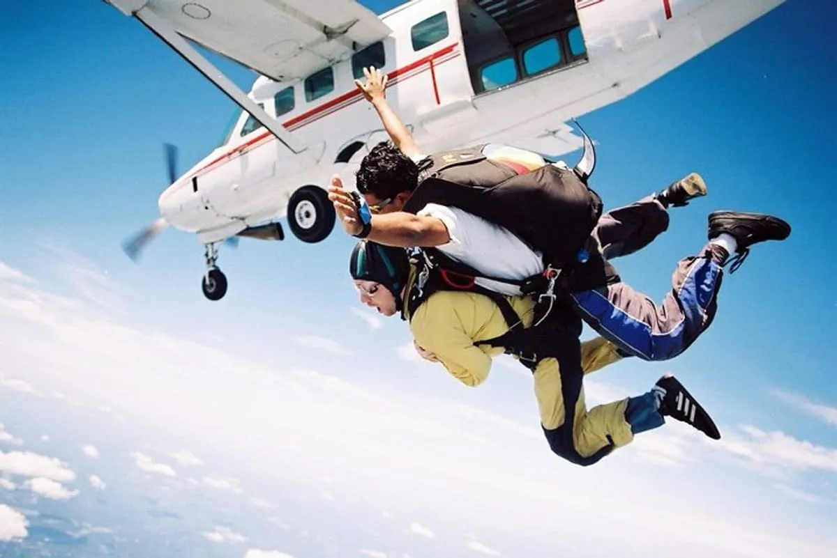sky_diving_dubai_at_desert_zone sky_diving_dubai_at_desert_zone